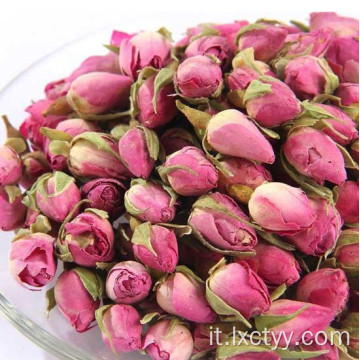 petali di rosa essiccati per il tè